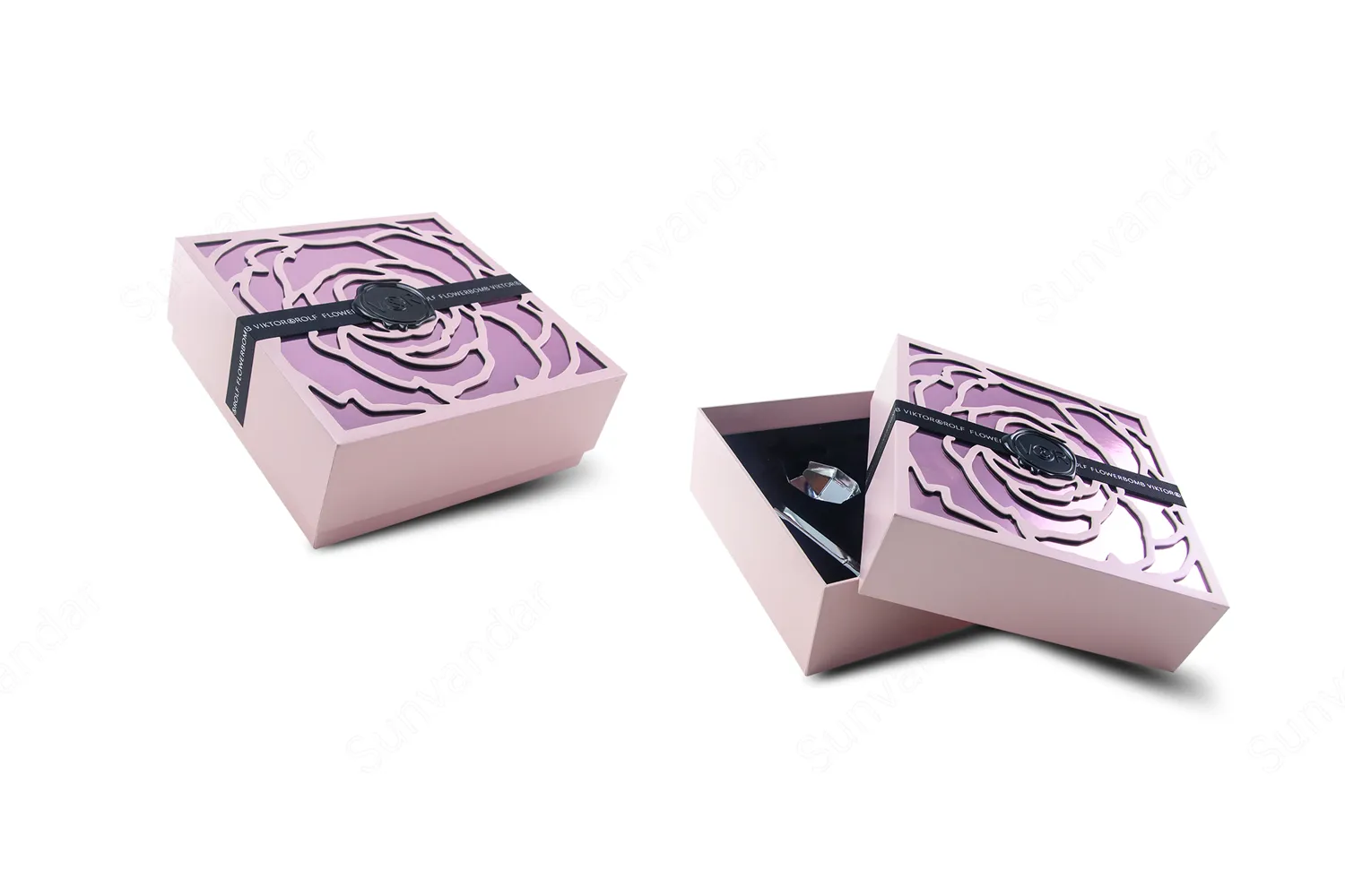 Rigid lid & base box
Hollow out finish