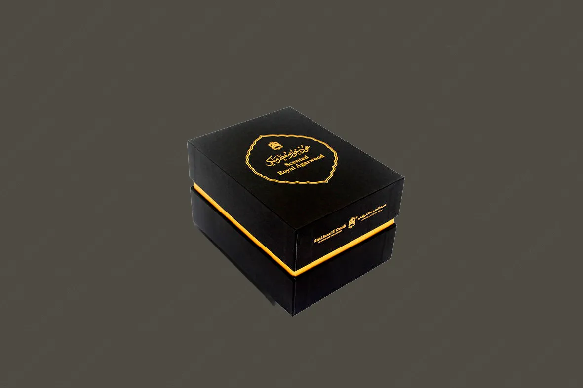 Rigid lid & base box with neck shoulder exposed
Also known as 3pcs telescope box
Neck shoulder uses gold foiled paper