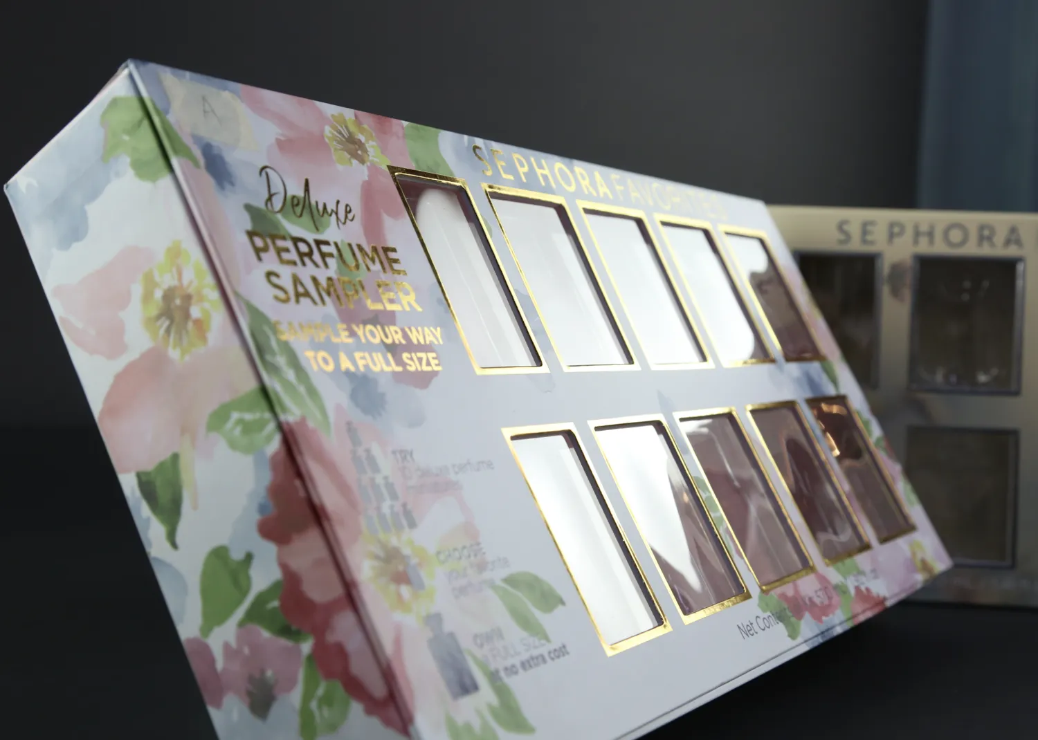 Magnetic hinged box with PVC window
Gold foil stamping